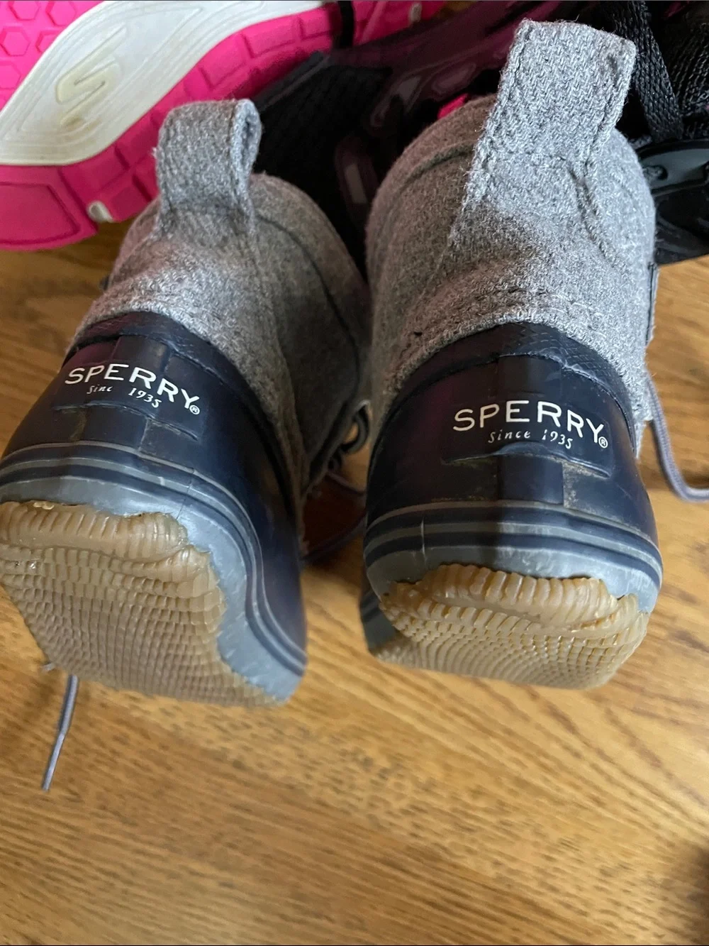 Sperry Kids Gray and Black Duck-Style Boots size 7